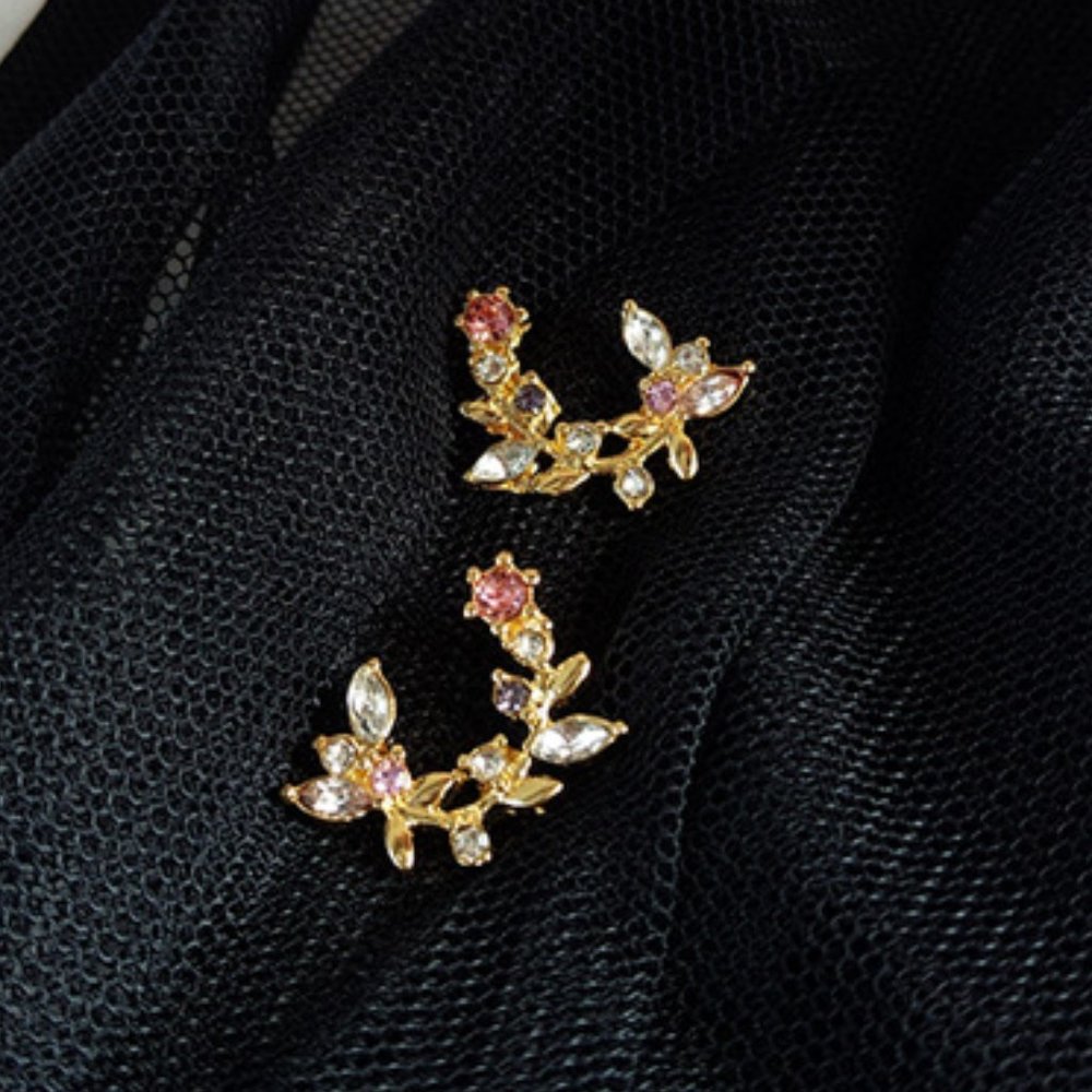 💙💕LAST one Floral Color Crystal Stud Earrings - Picture 5 of 9